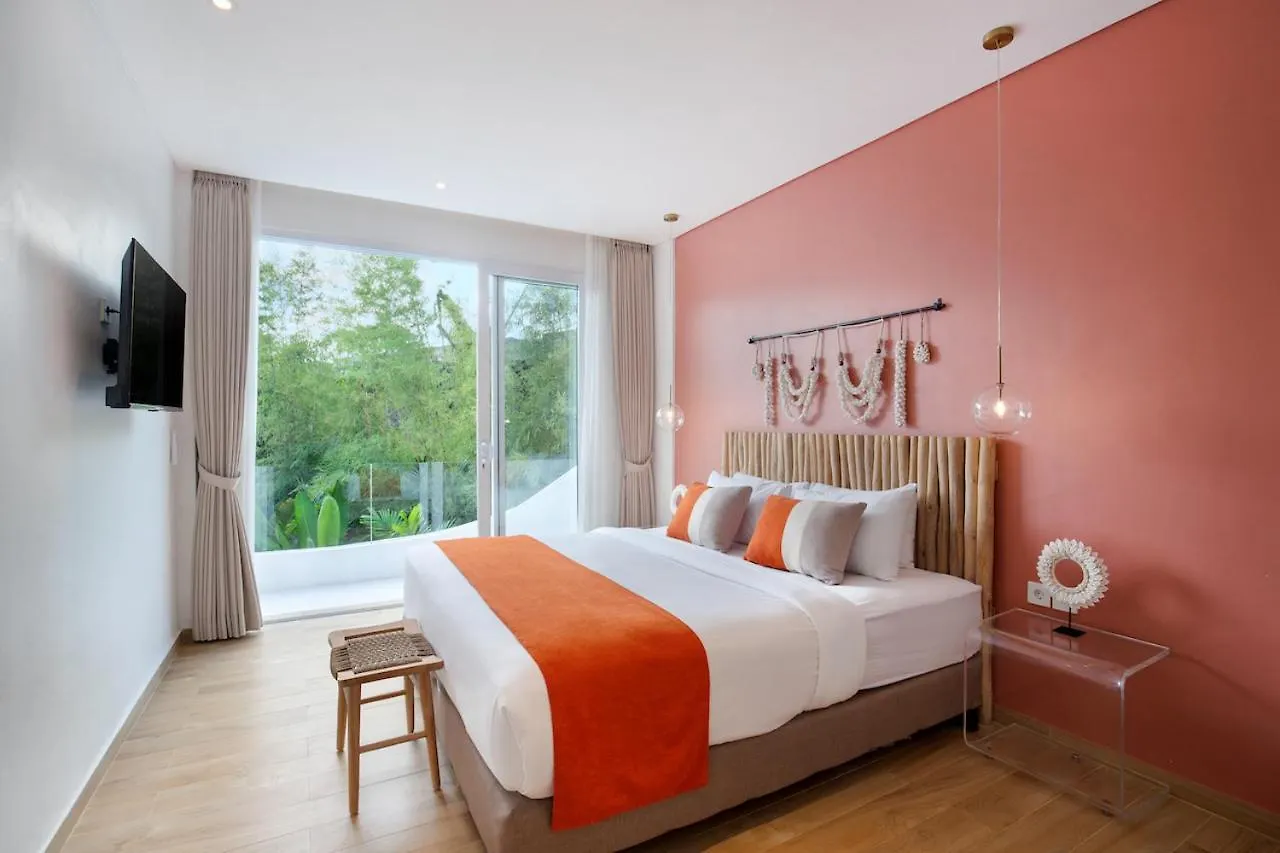 Trendsetting Ultimate 6-Bed Beach Getaway-Staff-Breakfast-Bbq-Billiard Canggu Villa