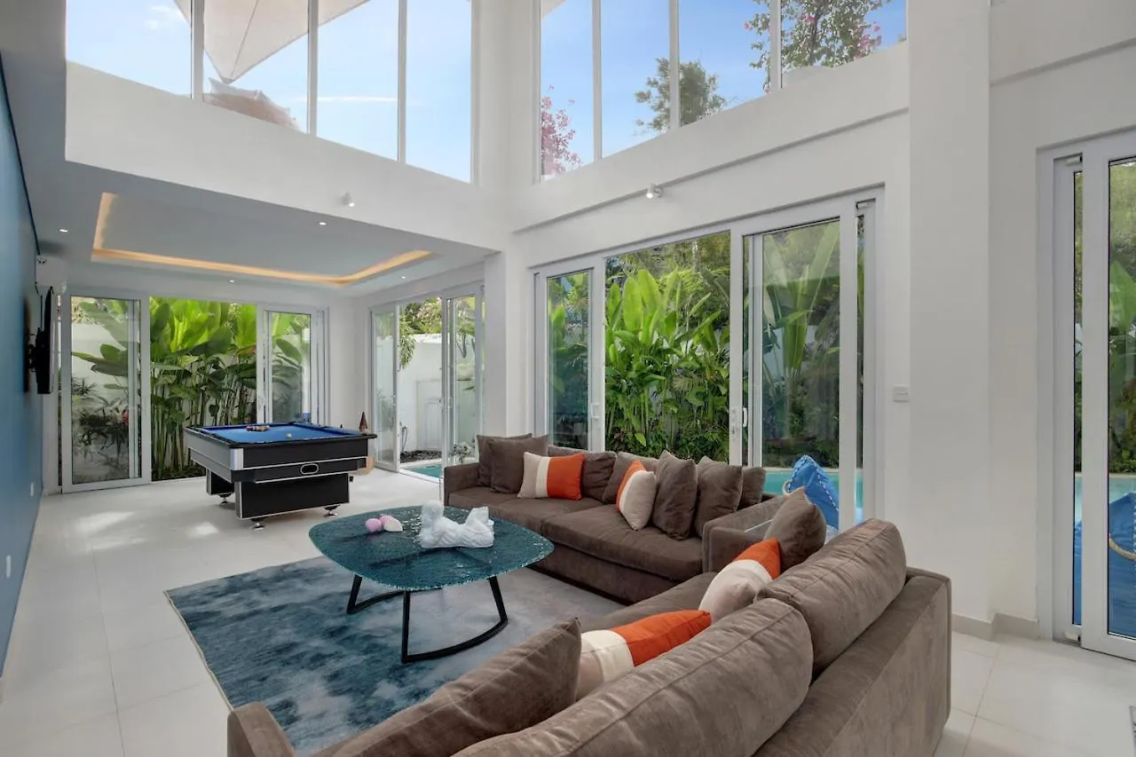 Trendsetting Ultimate 6-Bed Beach Getaway-Staff-Breakfast-Bbq-Billiard Canggu Villa