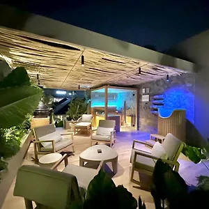Sin Nombre Bali - Sauna, Ice Bath & Roof Terrace Hotel